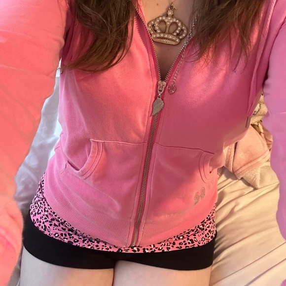 Meet your Posher, Sam - Picture 3 of 12